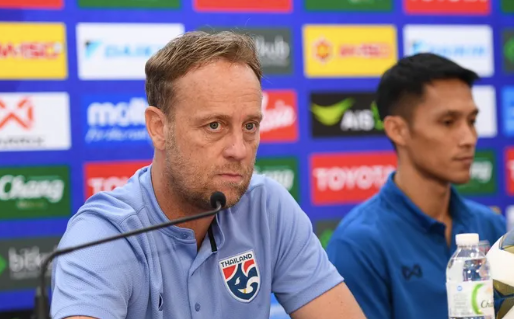 HLV Polking xin lỗi vì trận thua Malaysia khiến Thái Lan vỡ mộng vô địch