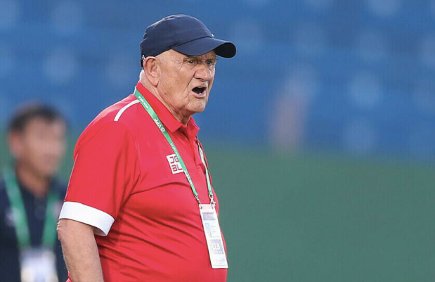 HLV Petrovic thừa nhận lực lượng hiện có chỉ cố gắng giành suất trụ hạng