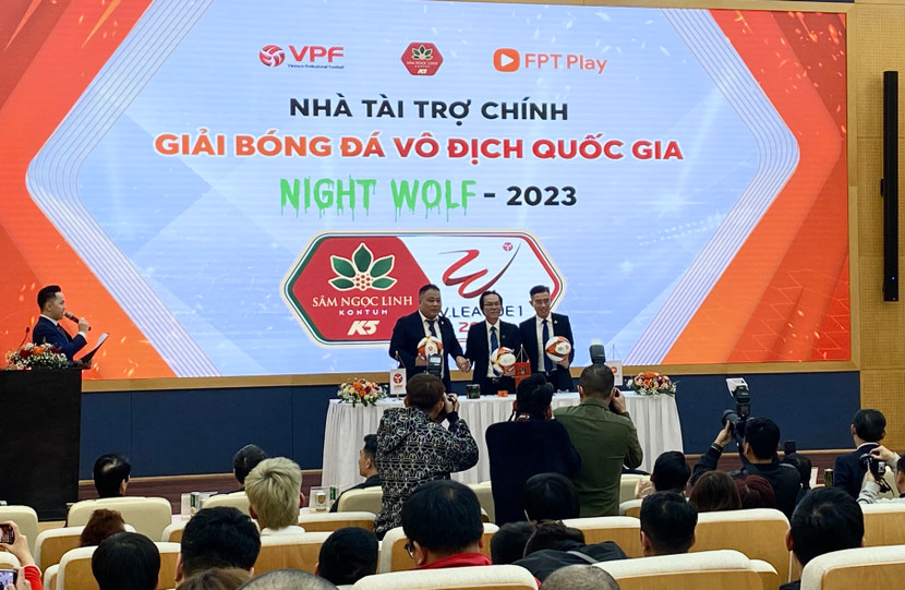 Đại diện VPF và nhà tài trợ V-League 2023 tại lễ công bố