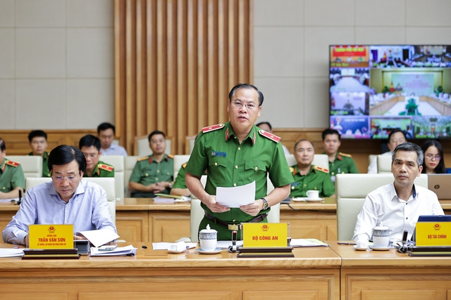 Thiếu tướng Nguyễn Văn Long, Thứ trưởng Bộ Công an trình bày báo cáo tại hội nghị