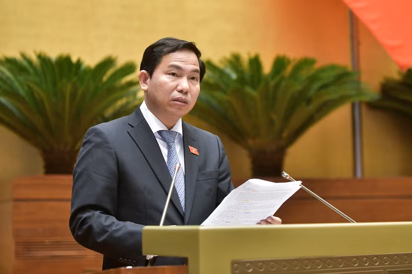 Chủ nhiệm Ủy ban Tài chính, Ngân sách của Quốc hội Lê Quang Mạnh báo cáo thẩm tra