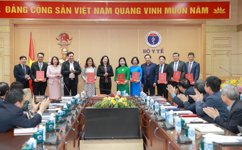 Bộ Y tế bổ nhiệm, bổ nhiệm lại 7 lãnh đạo các Cục, Vụ trực thuộc Bộ Y tế bổ nhiệm, bổ nhiệm lại 7 lãnh đạo các Cục, Vụ trực thuộc