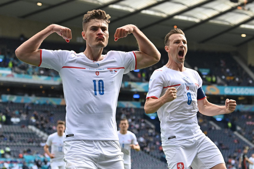 Patrik Schick (10) ghi 3 bàn thắng sau hai trận đầu cho tuyển CH Czech Patrik Schick (10) ghi 3 bàn thắng sau hai trận đầu cho tuyển CH Czech