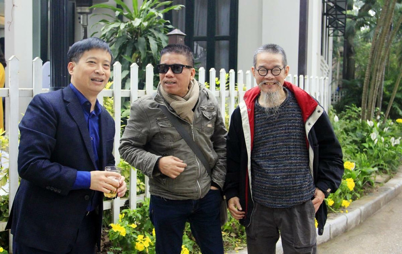 Tổng Biên tập Báo An ninh Thủ đô Nguyễn Thanh Bình và nhà văn Nguyễn Việt Hà, nhà văn Đỗ Phấn tại cuộc gặp mặt cộng tác viên An ninh Thủ đô năm 2017
