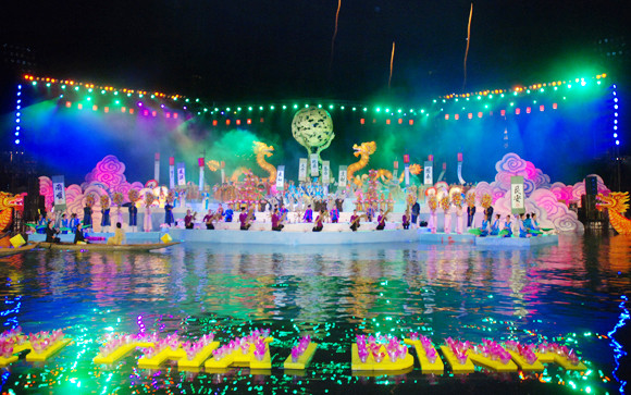 Sông Hương rực sáng khát khao “Thiên hạ thái bình” ảnh 7