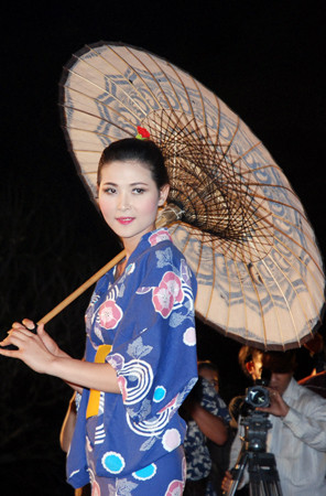 Cố đô Huế ngập tràn sắc màu văn hóa ảnh 6