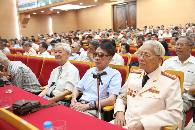 Sự trưởng thành lớn mạnh của Công an Thủ đô hôm nay có đóng góp không nhỏ của các thế hệ sĩ quan hưu trí và các hội viên Hội Cựu Công an nhân dân thành phố Hà Nội Sự trưởng thành lớn mạnh của Công an Thủ đô hôm nay có đóng góp không nhỏ của các thế hệ sĩ quan hưu trí và các hội viên Hội Cựu Công an nhân dân thành phố Hà Nội