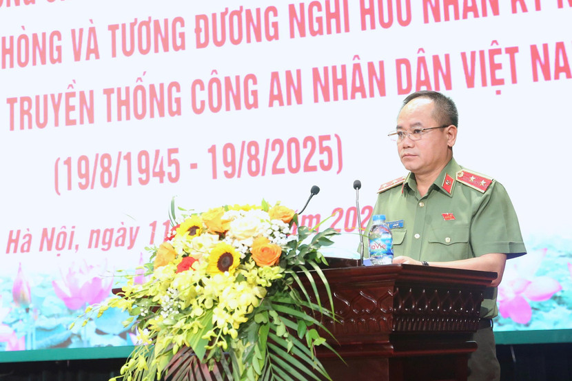 Trung tướng Nguyễn Thanh Tùng - Bí thư Đảng ủy, Giám đốc CATP Hà Nội bày tỏ tri ân tới các đồng chí nguyên lãnh đạo CATP, nguyên lãnh đạo cấp phòng và tương đương qua các thời kỳ Trung tướng Nguyễn Thanh Tùng - Bí thư Đảng ủy, Giám đốc CATP Hà Nội bày tỏ tri ân tới các đồng chí nguyên lãnh đạo CATP, nguyên lãnh đạo cấp phòng và tương đương qua các thời kỳ
