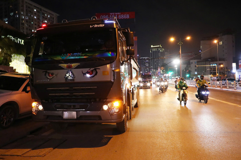 Các lái xe thường lợi dụng đêm khuya để né tránh sự kiểm tra của lực lượng chức năng