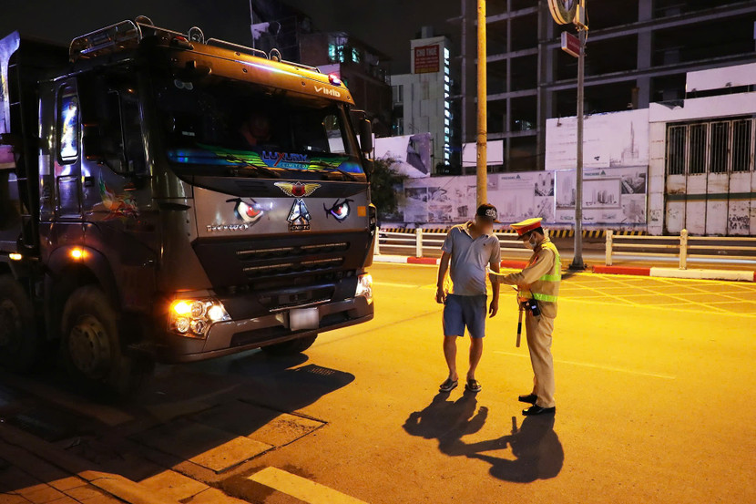 Nhiều lái xe chây ỳ gây khó khăn cho công tác xử lý