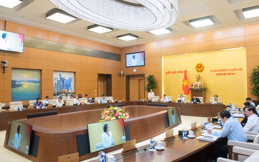 Quang cảnh phiên họp