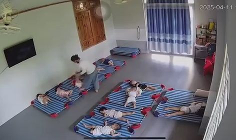 Camara ghi lại hình ảnh bảo mẫu bạo hành trẻ 20 tháng tuổi Camara ghi lại hình ảnh bảo mẫu bạo hành trẻ 20 tháng tuổi