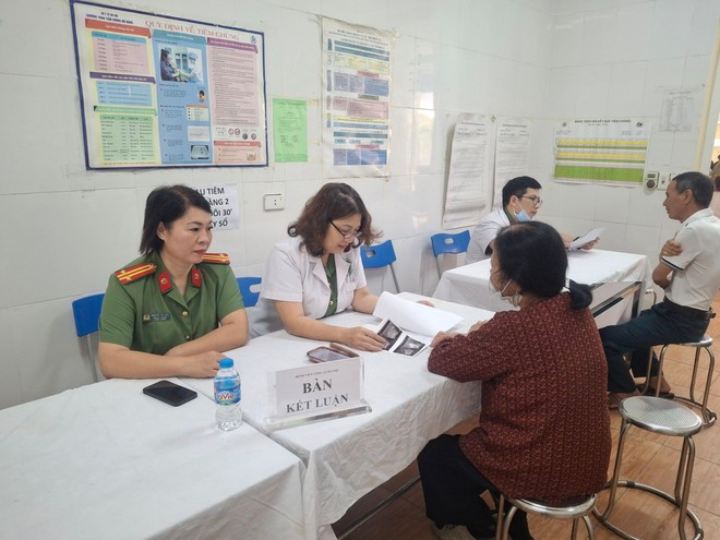 Bệnh viện CATP Hà Nội khám và tư vấn sức khỏe cho các đối tượng chính sách