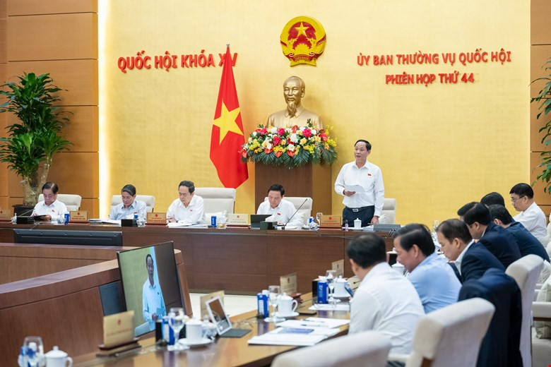 Phó Chủ tịch Quốc hội Trần Quang Phương điều hành phiên thảo luận