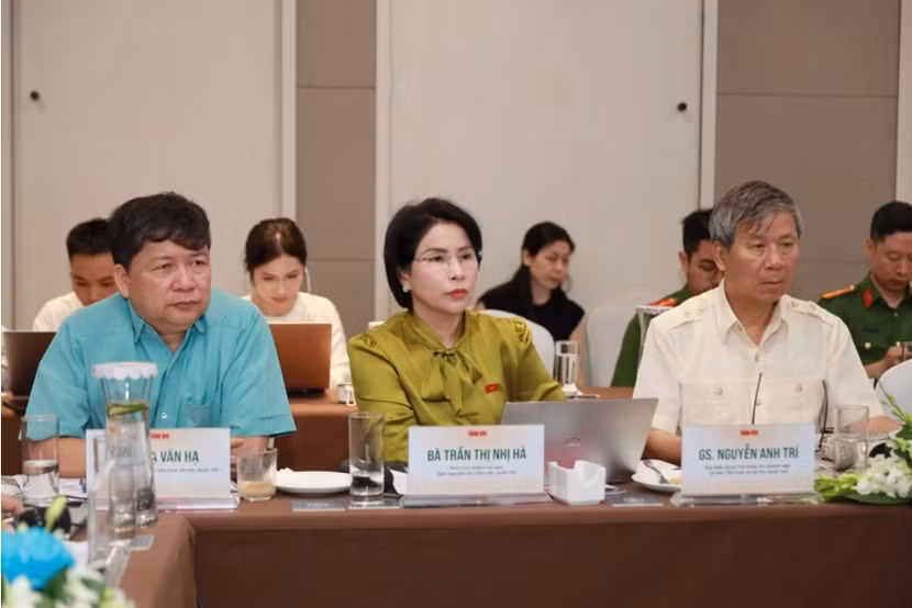 Các đại biểu Quốc hội tham dự buổi tọa đàm