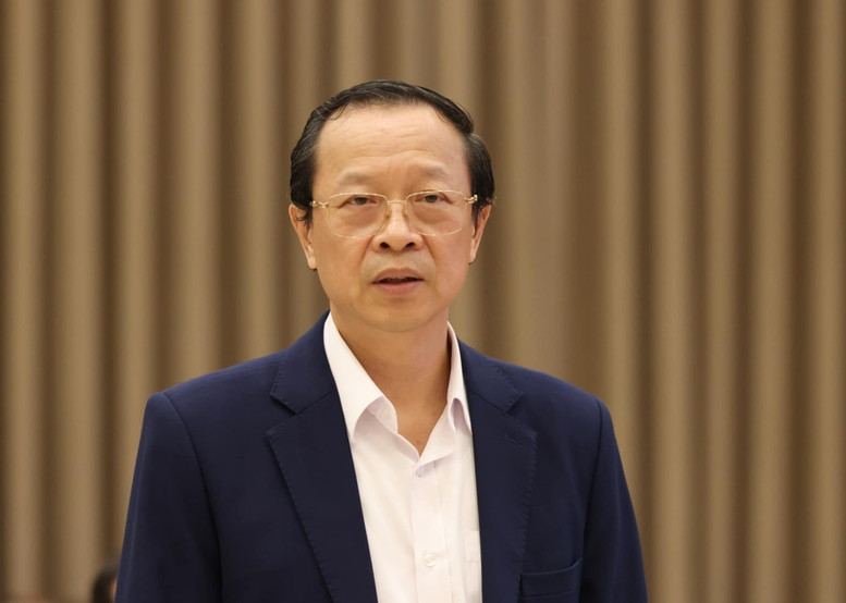 Thứ trưởng Bộ GD&amp;ĐT Phạm Ngọc Thưởng trả lời báo chí