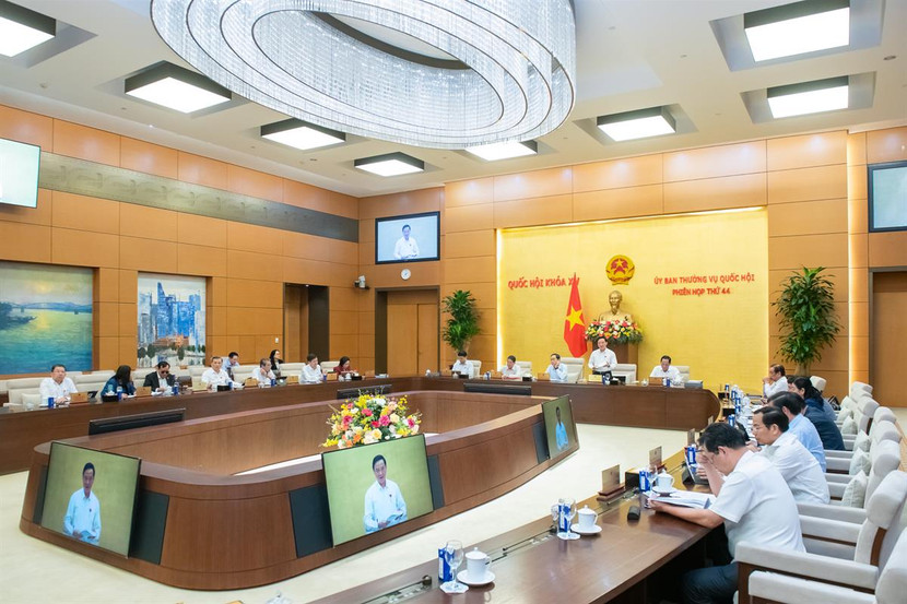 Quang cảnh phiên họp của UBTVQH ngày 15-4