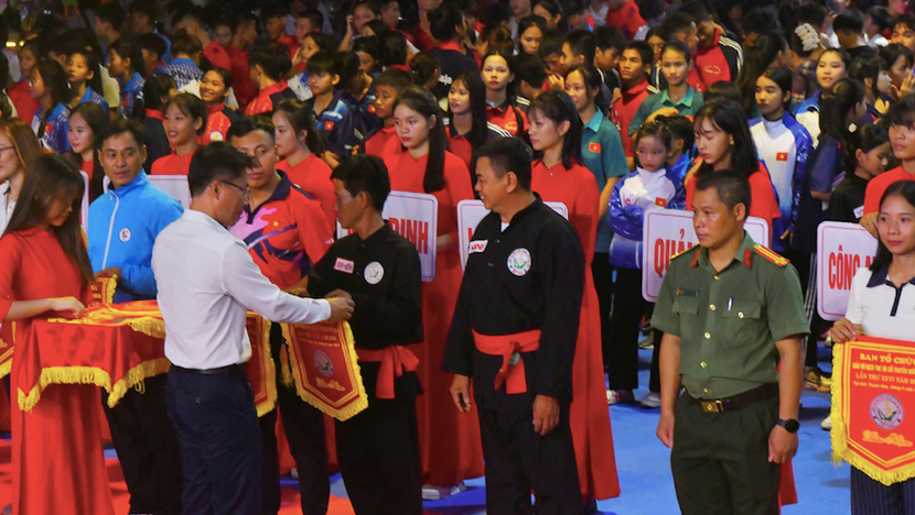 Giải vô địch trẻ Võ cổ truyền quốc gia lần thứ XXVI- năm 2025 khai mạc tưng bừng với sự tham gia của gần 1.000 VĐV đến từ 35 tỉnh, thành, ngành trên cả nước Giải vô địch trẻ Võ cổ truyền quốc gia lần thứ XXVI- năm 2025 khai mạc tưng bừng với sự tham gia của gần 1.000 VĐV đến từ 35 tỉnh, thành, ngành trên cả nước