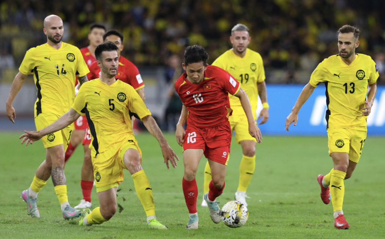 Tuyển Việt Nam chịu nhiều áp lực trước sự trỗi dậy của Indonesia, Malaysia với chính sách nhập tịch ồ ạt các cầu thủ gốc Âu, Mỹ