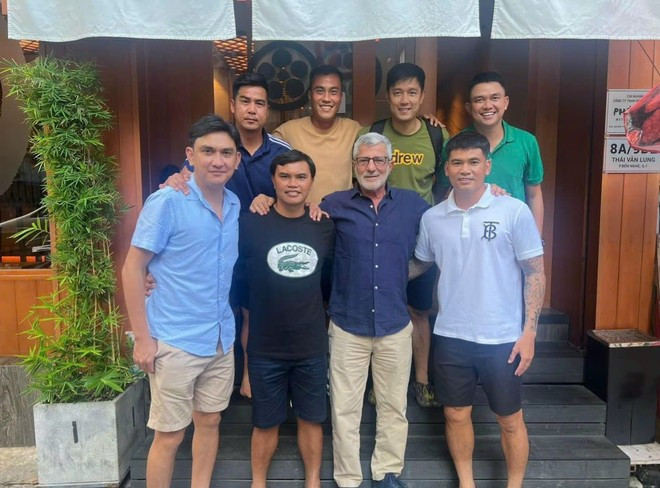 HLV Calisto gặp lại nhiều danh thủ bóng đá Việt Nam hồi tháng 9-2023