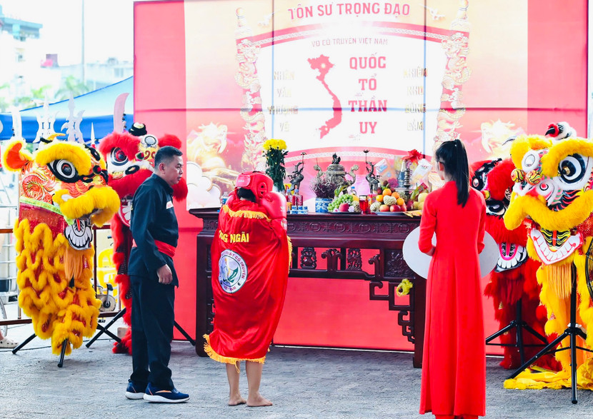 Các võ sỹ thể hiện tinh thần tôn sư trọng đạo... Các võ sỹ thể hiện tinh thần tôn sư trọng đạo...