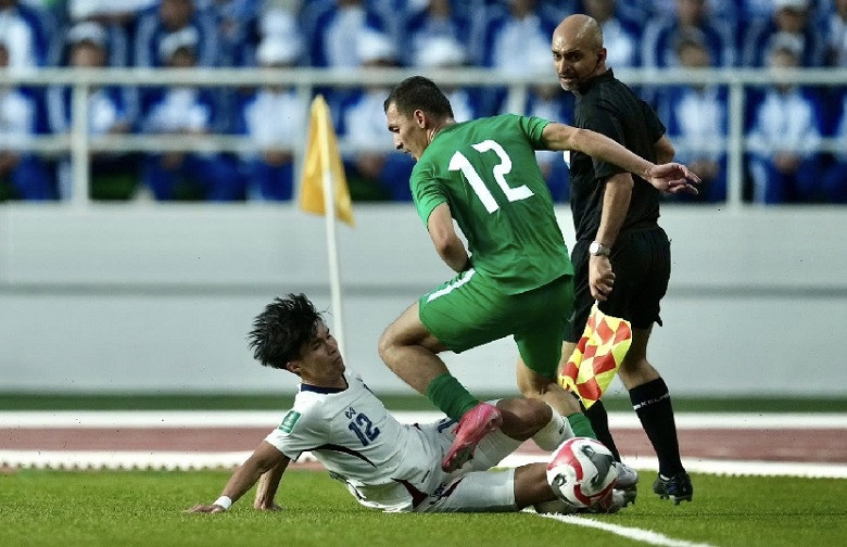 Thái Lan thua đội kém 43 bậc FIFA Turkmenistan 1-3 trên sân cỏ nhân tạo Ashgabat Thái Lan thua đội kém 43 bậc FIFA Turkmenistan 1-3 trên sân cỏ nhân tạo Ashgabat