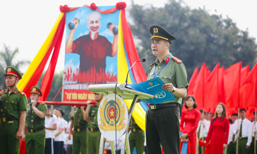 Đại tá Nguyễn Ngọc Quyền - Phó Giám đốc CATP Hà Nội, Trưởng ban tổ chức phát biểu khai mạc Hội thao Công an Thủ đô 2025 Đại tá Nguyễn Ngọc Quyền - Phó Giám đốc CATP Hà Nội, Trưởng ban tổ chức phát biểu khai mạc Hội thao Công an Thủ đô 2025