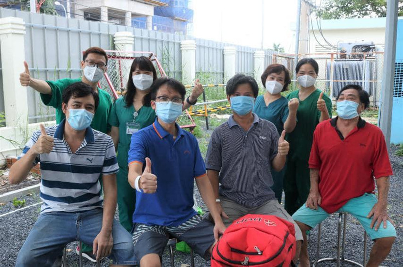 Niềm vui của các bệnh nhân Covid-19 ở TP HCM được xuất viện trong ngày 6-9
