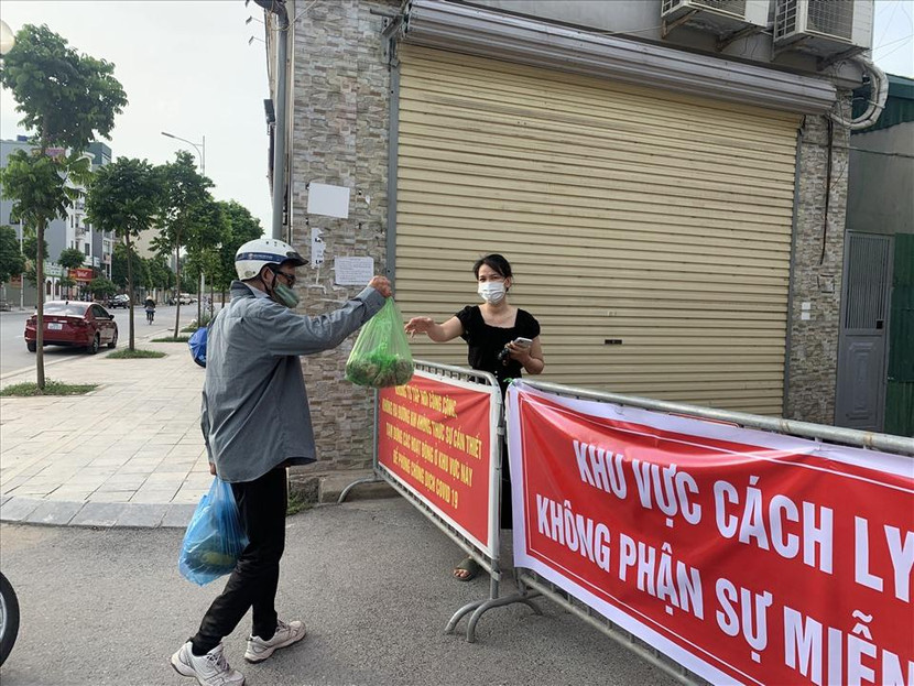 Một ngõ ở phường Ngọc Thụy - quận Long Biên vẫn đang bị phong tỏa do có ca bệnh Covid-19