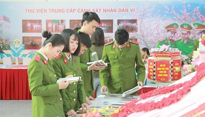 Gian trưng bày sách tại lễ phát động cuộc thi Đại sứ đọc trong CAND năm 2020