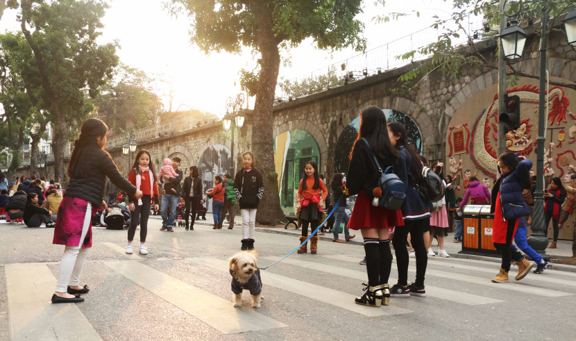 Phố bích họa Phùng Hưng là điểm đến yêu thích của du khách và người dân Hà Nội