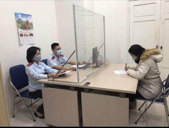 Thanh tra Sở TT-TT Hà Nội làm việc với các trường hợp đăng tải thông tin sai sự thật trên mạng xã hội