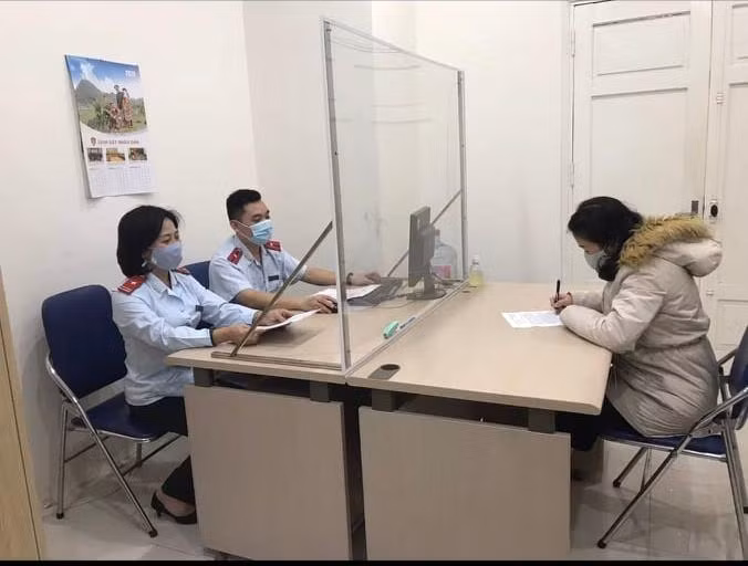 Thanh tra Sở TT-TT Hà Nội làm việc với các trường hợp đăng tải thông tin sai sự thật trên mạng xã hội