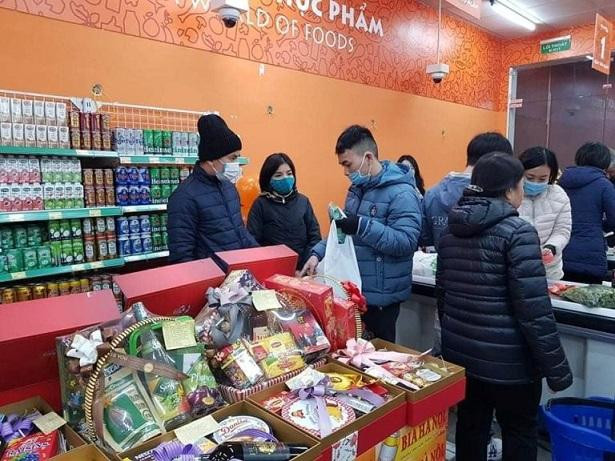 Hàng Tết luôn sẵn sàng phục vụ người dân Thủ đô mua sắm