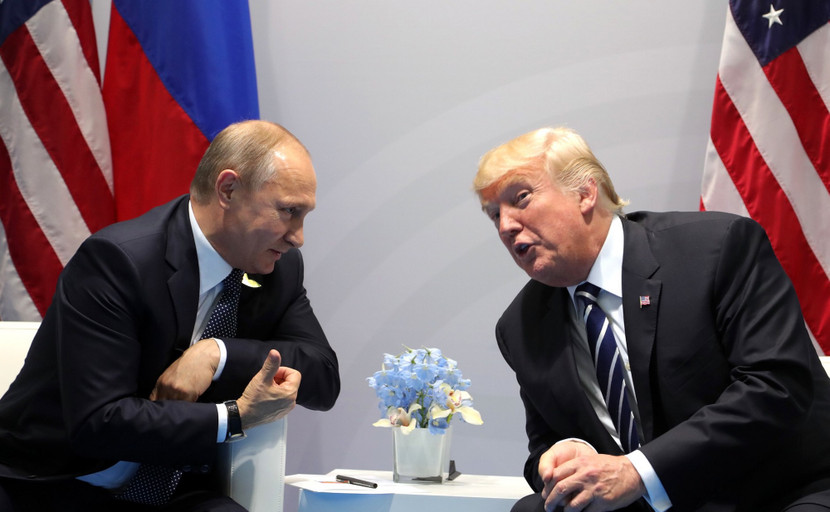Tổng thống Mỹ Donald Trump và Tổng thống Nga Vladimir Putin trong cuộc gặp năm 2018 bên lề Hội nghị thượng đỉnh G20 Tổng thống Mỹ Donald Trump và Tổng thống Nga Vladimir Putin trong cuộc gặp năm 2018 bên lề Hội nghị thượng đỉnh G20