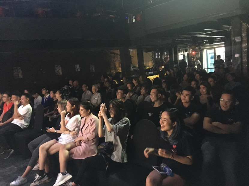 Khán giả hào hứng đến xem sân khấu Quảng Lạc Khán giả hào hứng đến xem sân khấu Quảng Lạc