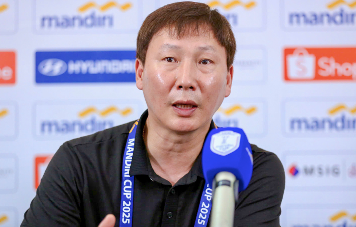 HLV Kim Sang-sik hài lòng với màn trình diễn của học trò, tự tin hướng tới các trận kế tiếp HLV Kim Sang-sik hài lòng với màn trình diễn của học trò, tự tin hướng tới các trận kế tiếp