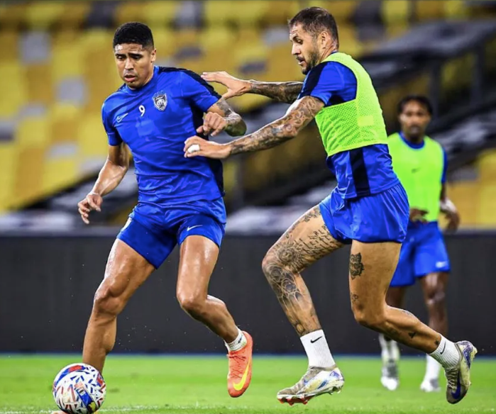 Giải vô địch quốc gia Malaysia cho phép mỗi CLB đăng ký tối đa 15 cầu thủ nước ngoài, ra sân tối đa 9 người Giải vô địch quốc gia Malaysia cho phép mỗi CLB đăng ký tối đa 15 cầu thủ nước ngoài, ra sân tối đa 9 người