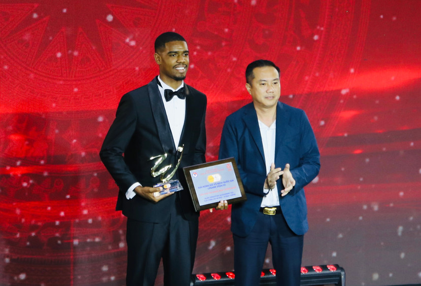 Tiền đạo Alan giành cú đúp danh hiệu: Vua phá lưới, Cầu thủ xuất sắc nhất V-League 2024/25 Tiền đạo Alan giành cú đúp danh hiệu: Vua phá lưới, Cầu thủ xuất sắc nhất V-League 2024/25
