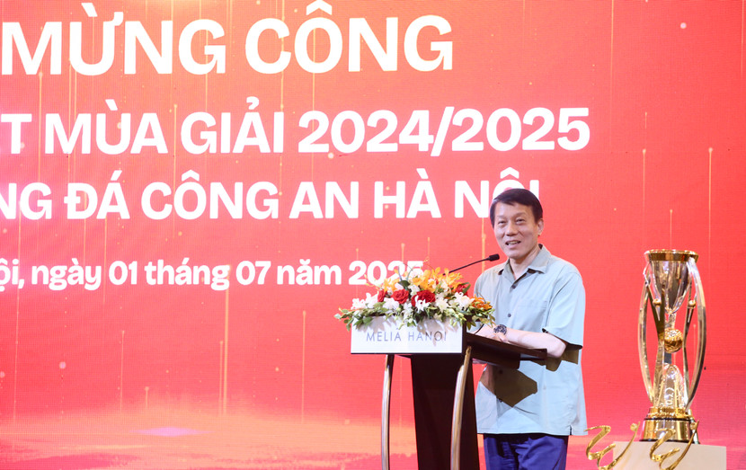 Đại tướng Lương Tam Quang - Ủy viên Bộ Chính trị, Bí thư Đảng ủy Công an Trung ương, Bộ trưởng Bộ Công an phát biểu tại lễ mừng công CLB Công an Hà Nội