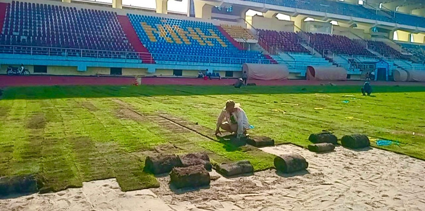 Sân Ninh Bình được cải tạo, thay mặt cỏ mới sẵn sàng phục vụ các trận đấu V-League và Cúp quốc gia 2025/26