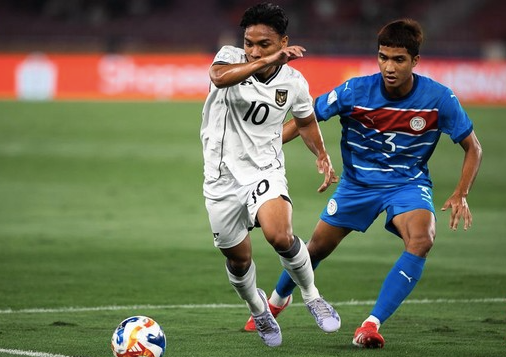 Tiền vệ Arkhan Fikri (10) là cầu thủ khó ra sân đấu U23 Việt Nam nhất trong nhóm cầu thủ chấn thương hiện tại của Indonesia Tiền vệ Arkhan Fikri (10) là cầu thủ khó ra sân đấu U23 Việt Nam nhất trong nhóm cầu thủ chấn thương hiện tại của Indonesia