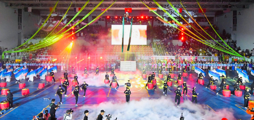 Lễ khai mạc diễn ra hoàng tráng, mang đến một không gian giao lưu đậm đà bản sắc võ học và văn hóa dân tộc Lễ khai mạc diễn ra hoàng tráng, mang đến một không gian giao lưu đậm đà bản sắc võ học và văn hóa dân tộc