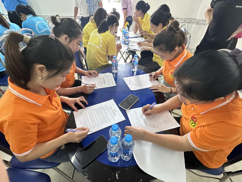 Các thí sinh tham gia phần thi lý thuyết Các thí sinh tham gia phần thi lý thuyết