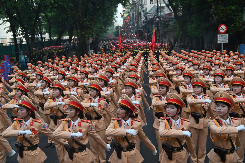 Khối nữ chiến sỹ CSGT sẵn sàng