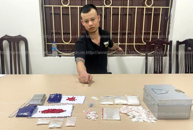 Đối tượng trong đường dây mua bán trái phép ma túy số lượng lớn bị Công an phường Hà Đông triệt xóa