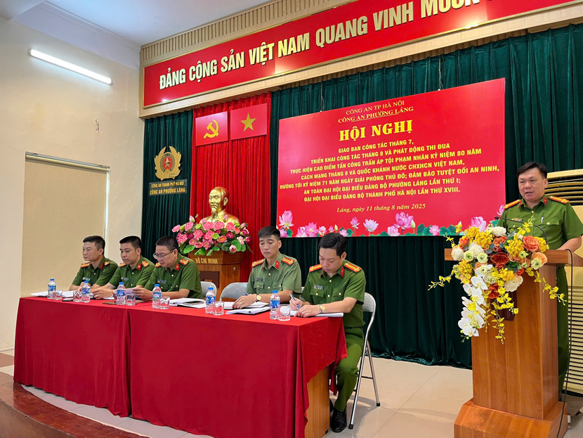 Công an phường Láng quán triệt đến toàn thể cán bộ chiến sĩ tập trung cao độ, nêu cao tinh thần trách nhiệm để hoàn thành xuất sắc mọi nhiệm vụ được giao