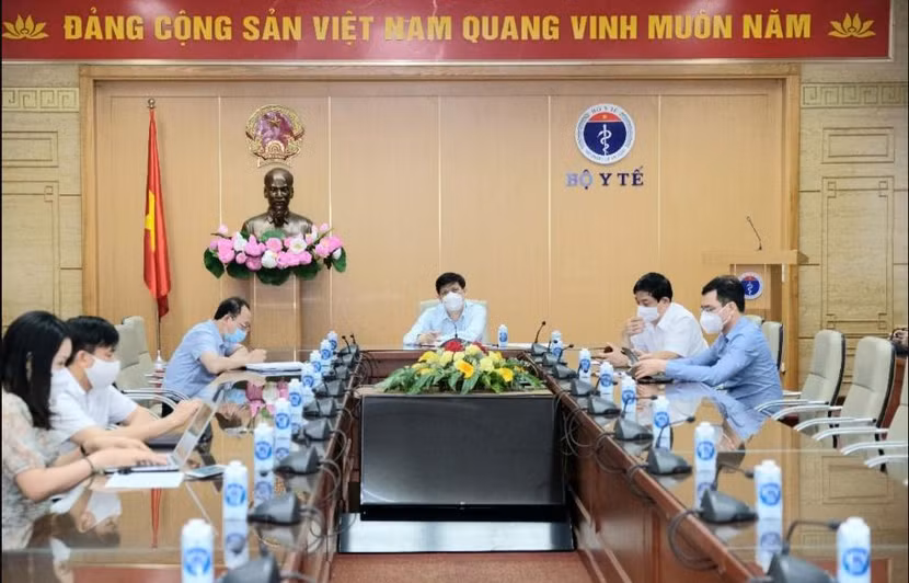 Bộ trưởng Bộ Y tế Nguyễn Thanh Long chủ trì cuộc họp tại đầu cầu Hà Nội