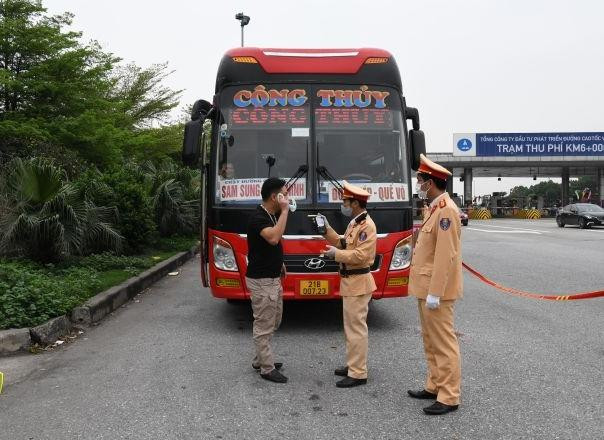 Kiên quyết lập biên bản đối với các trường hợp cố tình không chấp hành yêu cầu kiểm tra của CSGT