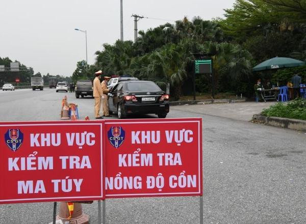 Lực lượng CSGT tăng cường kiểm tra nhằm phát hiện, xử lý những lái xe vi phạm nồng độ cồn, ma túy trên cao tốc...